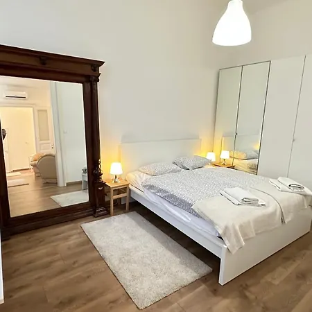 Reviczky 7 Apartment, 60 M2